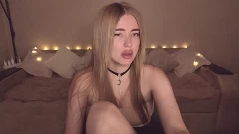 ViolettaOtis online show from July 28, 6:20 pm