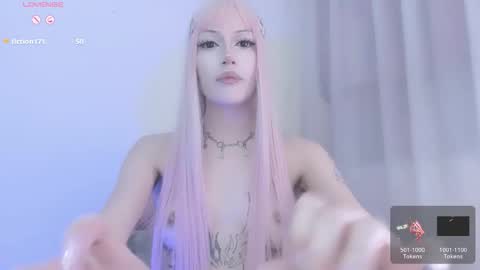 Snapshot of violettbones chatting on November 27, 6:15 am Violett online show from November 27, 6:15 am