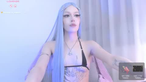 Snapshot of violettbones chatting on February 26, 6:23 am Violett online show from February 26, 6:23 am