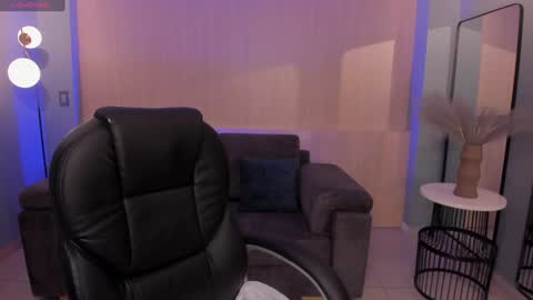 Snapshot of violettcastel chatting on February 2, 5:26 pm Violett Castel online show from February 2, 5:26 pm
