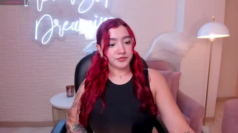 Snapshot of violettcastel chatting on February 19, 7:38 pm Violett Castel online show from February 19, 7:38 pm