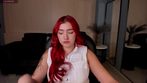 Snapshot of violettcastel chatting on September 28, 4:23 pm Violett Castel online show from September 28, 4:23 pm
