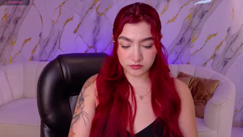 Snapshot of violettcastel chatting on December 20, 8:27 pm Violett Castel online show from December 20, 8:27 pm