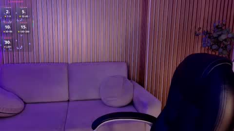 Snapshot of violettcastel chatting on February 19, 7:43 pm Violett Castel online show from February 19, 7:43 pm