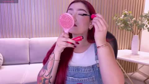 Snapshot of violettcastel chatting on February 24, 7:23 pm Violett Castel online show from February 24, 7:23 pm