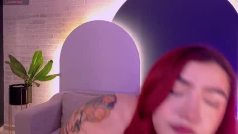 Snapshot of violettcastel chatting on March 5, 7:21 pm Violett Castel online show from March 5, 7:21 pm