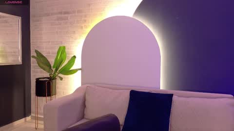 Snapshot of violettcastel chatting on March 7, 7:11 pm Violett Castel online show from March 7, 7:11 pm