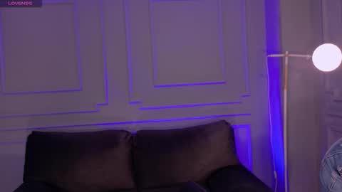 Snapshot of violettcastel chatting on March 11, 7:31 pm Violett Castel online show from March 11, 7:31 pm