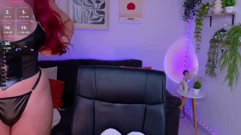 Snapshot of violettcastel chatting on June 5, 8:25 pm Violett Castel online show from June 5, 8:25 pm