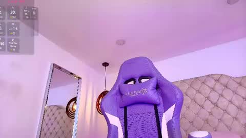 Snapshot of violettenoi chatting on July 3, 3:57 am violettenoi online show from July 3, 3:57 am