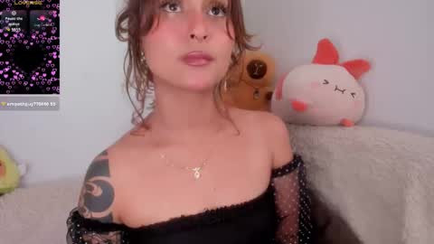 Snapshot of violetteramirez01 chatting on October 25, 5:51 pm Violette online show from October 25, 5:51 pm