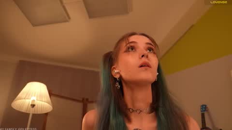 violettessa online show from October 17, 10:40 am