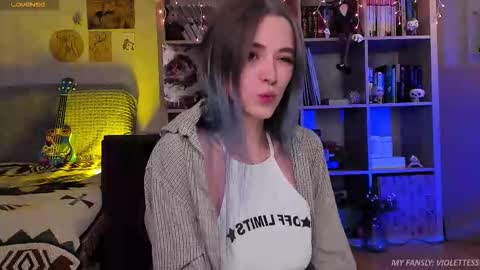 Vi  Best on my Fansly  online show from January 7, 12:07 pm