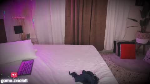 Snapshot of violettgomez_93 chatting on June 19, 5:01 am Violett online show from June 19, 5:01 am