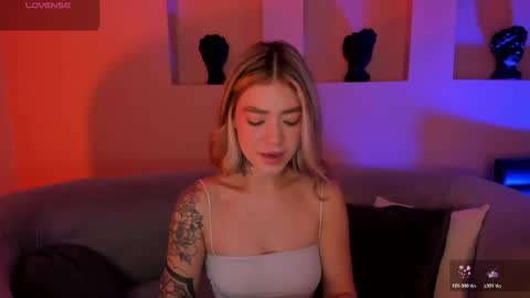 Violett  online show from May 5, 9:06 am