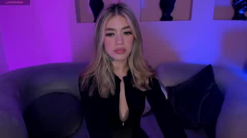 Violett  online show from May 6, 10:09 am