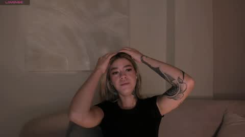 Violett  online show from May 18, 11:38 am