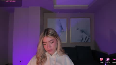 Violett  online show from May 19, 9:04 am