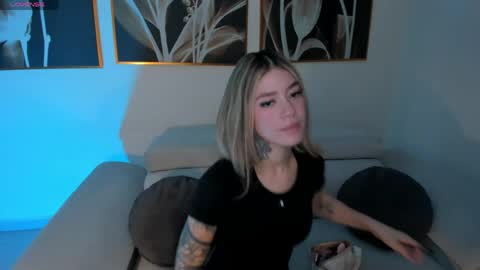 Violett  online show from May 31, 11:39 am