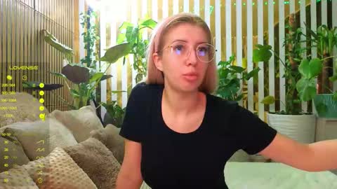 Snapshot of violetttttacb chatting on November 10, 8:30 pm Violetta online show from November 10, 8:30 pm