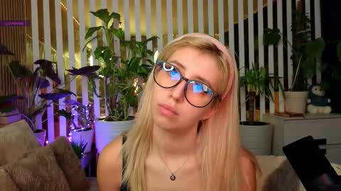 Snapshot of violetttttacb chatting on November 30, 10:30 am Violetta online show from November 30, 10:30 am