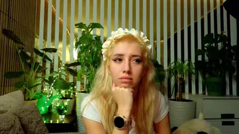 Snapshot of violetttttacb chatting on December 13, 10:59 pm Violetta online show from December 13, 10:59 pm