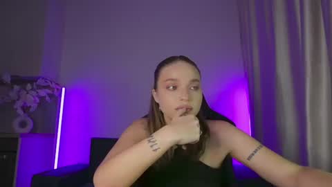 Snapshot of viollasinzz chatting on July 10, 2:05 am Violla online show from July 10, 2:05 am
