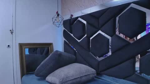 Snapshot of viollettaa_ chatting on December 1, 7:19 pm Violetta online show from December 1, 7:19 pm