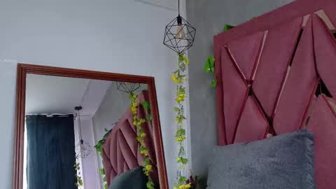 Snapshot of viollettaa_ chatting on December 5, 6:48 pm Violetta online show from December 5, 6:48 pm