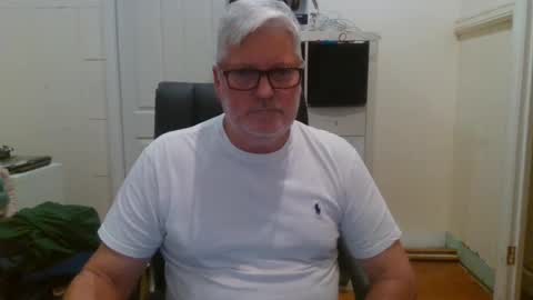 Snapshot of viper654321 chatting on February 16, 8:10 am viper654321 online show from February 16, 8:10 am