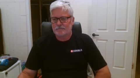 Snapshot of viper654321 chatting on October 19, 7:42 am viper654321 online show from October 19, 7:42 am