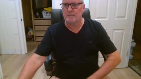 Snapshot of viper654321 chatting on April 1, 7:42 am viper654321 online show from April 1, 7:42 am