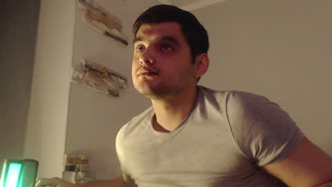 Snapshot of virgil____ chatting on December 5, 1:36 am virgil____ online show from December 5, 1:36 am