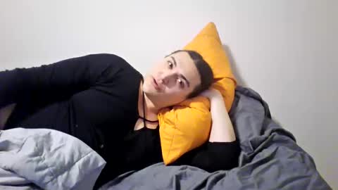 priscilla online show from October 1, 4:40 am