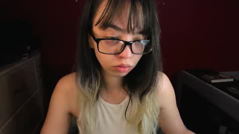 Snapshot of virtualtulpa chatting on June 2, 6:43 pm Zoe online show from June 2, 6:43 pm