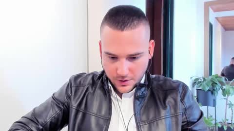 Vito Ferrer online show from February 28, 7:35 pm