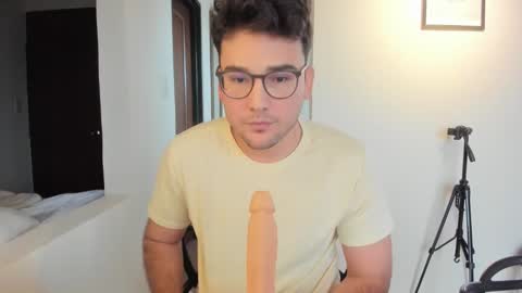 Vito Ferrer online show from October 13, 12:05 pm