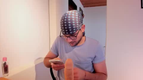 Vito Ferrer online show from October 18, 11:33 am