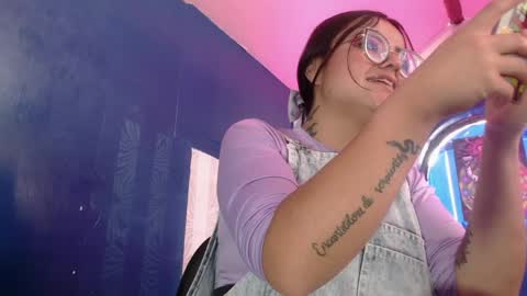 Snapshot of vitoria23_ chatting on June 6, 2:33 pm victoria 3 online show from June 6, 2:33 pm