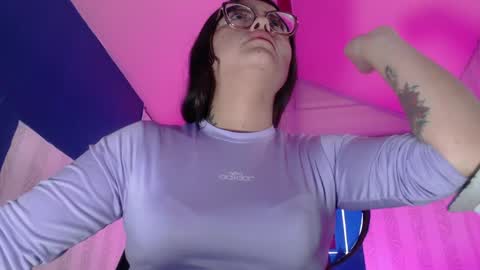 Snapshot of vitoria23_ chatting on June 8, 2:39 pm victoria 3 online show from June 8, 2:39 pm