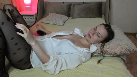 Snapshot of vivian_alison chatting on December 8, 7:22 pm vivian_alison online show from December 8, 7:22 pm