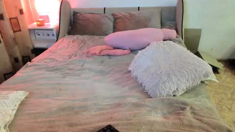 Snapshot of vivian_alison chatting on January 4, 6:51 pm vivian_alison online show from January 4, 6:51 pm