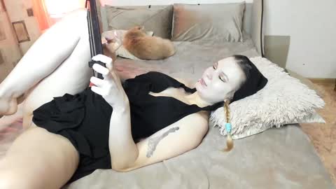 Snapshot of vivian_alison chatting on January 31, 8:12 pm vivian_alison online show from January 31, 8:12 pm