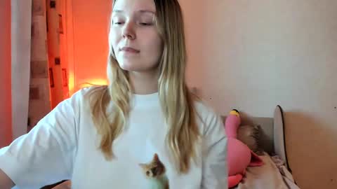 Snapshot of vivian_alison chatting on February 26, 2:03 pm vivian_alison online show from February 26, 2:03 pm