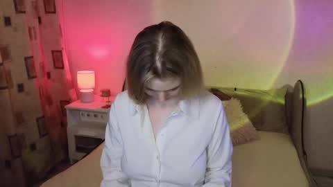 Snapshot of vivian_alison chatting on December 2, 6:25 pm vivian_alison online show from December 2, 6:25 pm