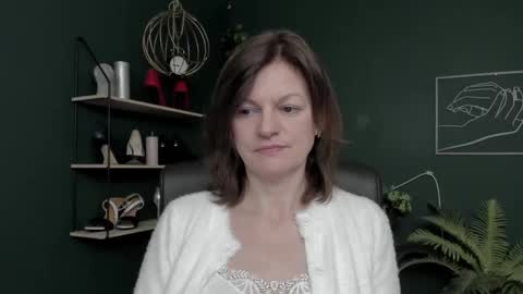 Vivian online show from November 26, 8:04 am