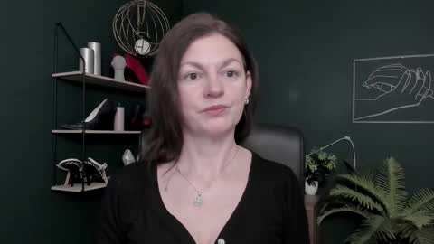 Vivian online show from February 18, 9:38 am