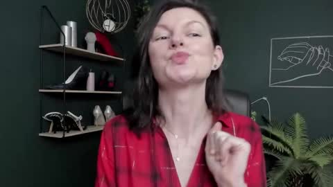 Vivian online show from February 24, 7:50 am