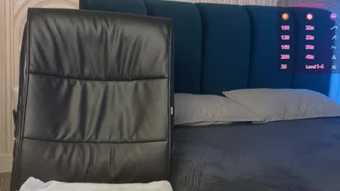 Snapshot of vivian_evans_ chatting on October 16, 12:22 am Vivian Evans online show from October 16, 12:22 am