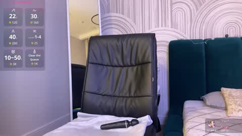 Snapshot of vivian_evans_ chatting on December 16, 2:05 am Vivian Evans online show from December 16, 2:05 am